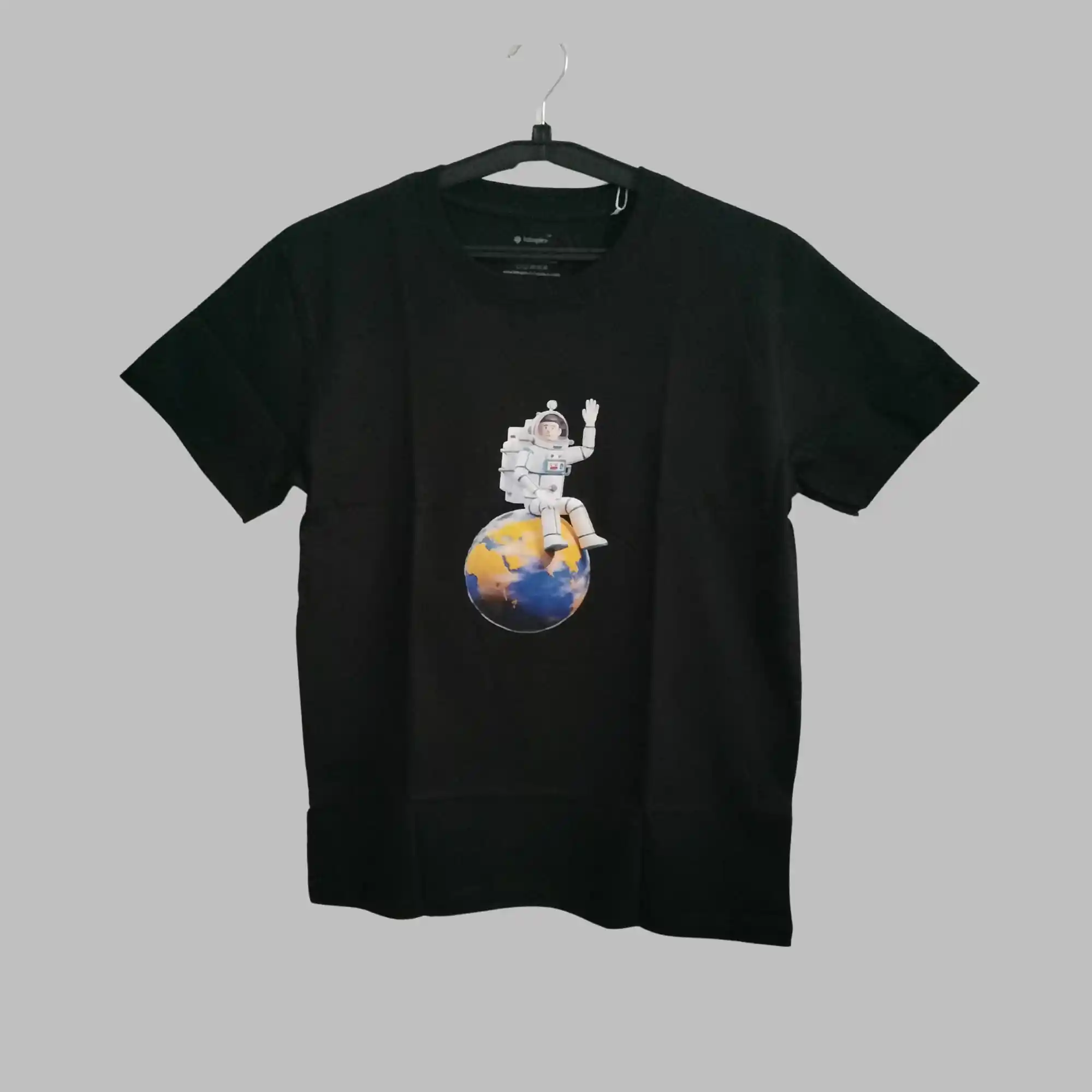 Fabspire Kids Tee - globe astronaut (Black)